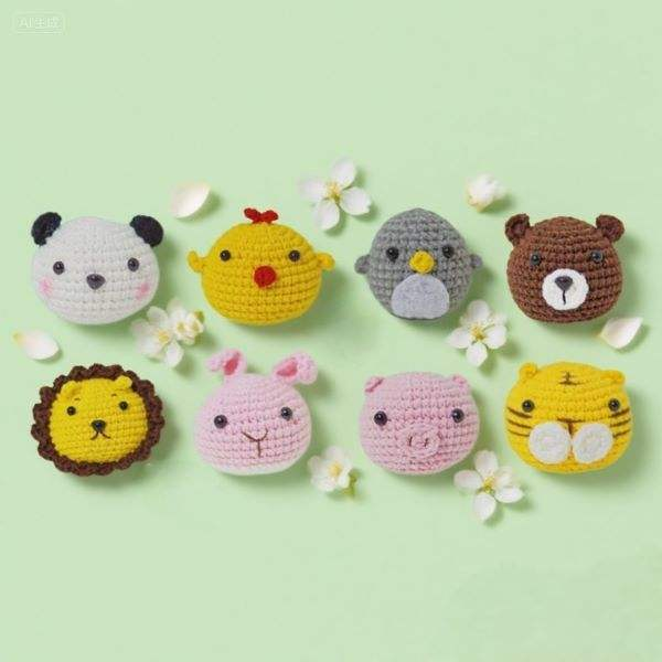 8-Piece Animal Crochet Kit DIY Amigurumi Plush Set with Yarn Tutorial Handmade Keychain Gift for DIY Art Craft Kit