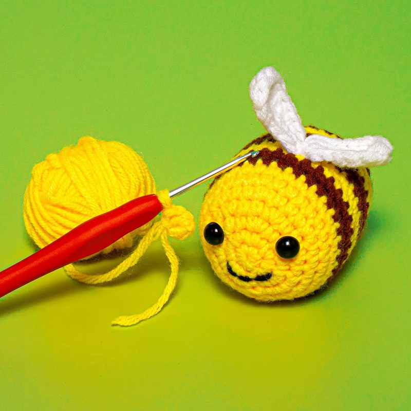 Crochet Doll Kit Beginner DIY Knitting Cute Bee Keychain Pendant Weaving Hand Craft Set